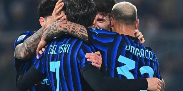 国米客场7连胜6场零封，蓝黑军团强势领跑意甲，两大核心迎来里程碑