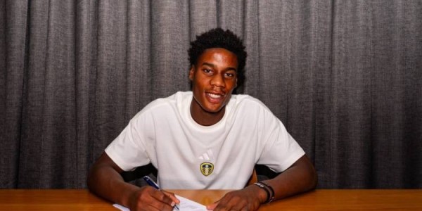 官方：利兹联免签前利物浦U18中卫马库斯，双方签下两年合同