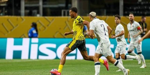 10分钟双响！29岁欧冠金靴杀疯了：两项大赛16球创3大纪录