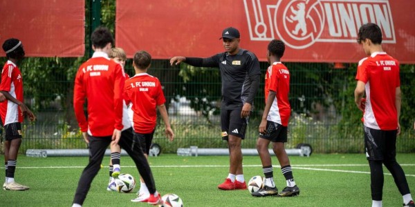 德甲球队柏林联合备战新赛季
        
    德甲球队柏林联合备战新赛季